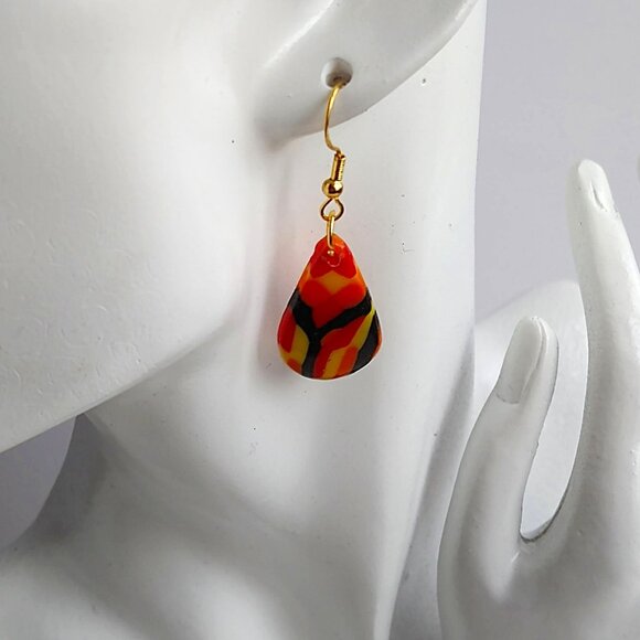 Handmade black, yellow, red and orange polymer clay earrings. Boucles d'oreilles - Picture 5 of 6